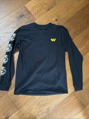 Woodward Black Long-Sleeve Graphic Men's Shirt - Yellow Logo